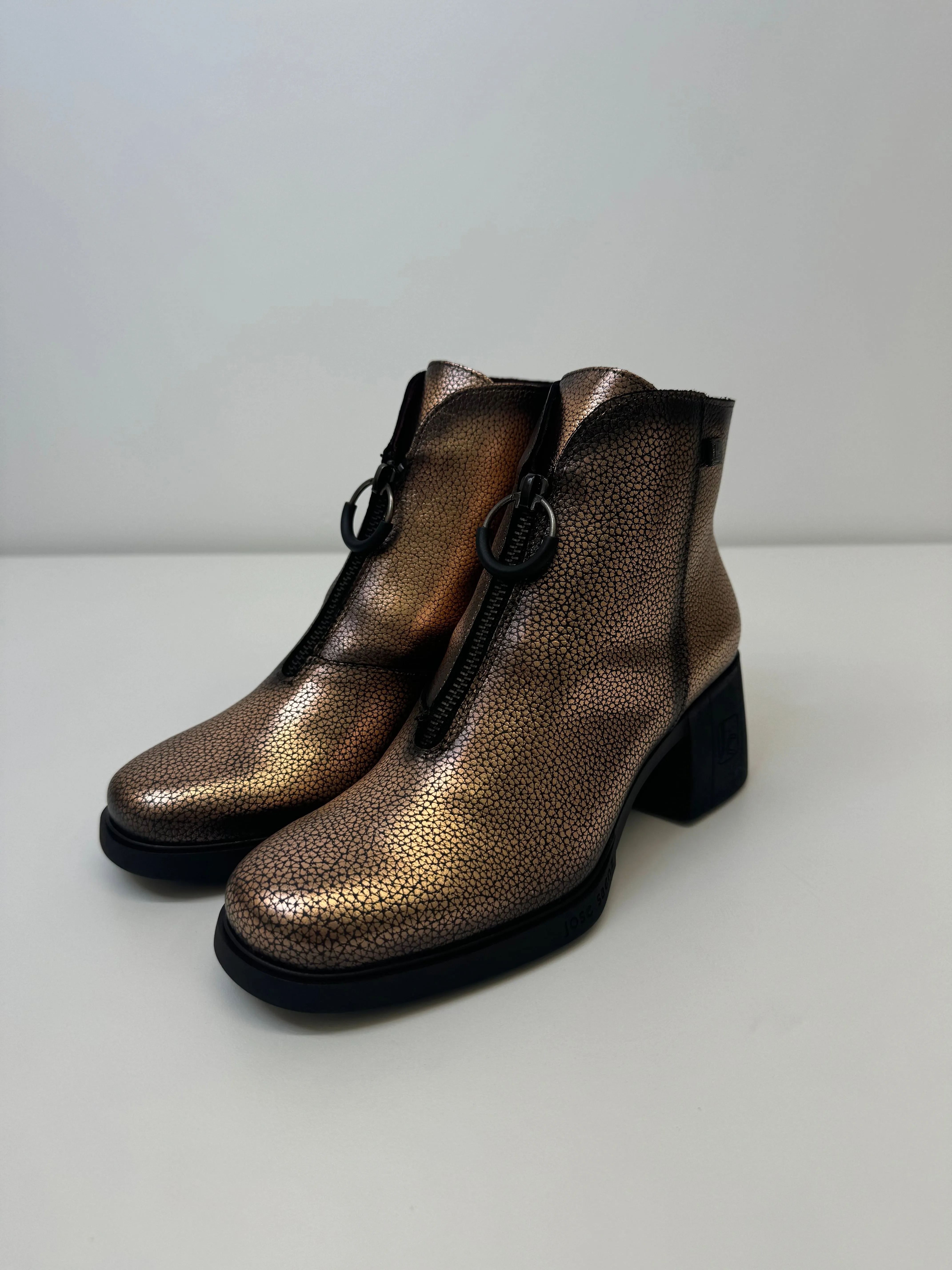 JOSE SAENZ Bronze Shiny Boots